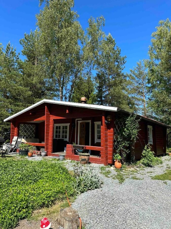 Near Kapellskaer Port - A Cosy Cottage In Norrtaelje Eksteriør bilde
